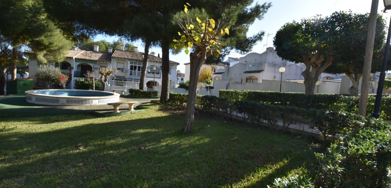Venta - Adosado -
Torrevieja - Lago Jardin