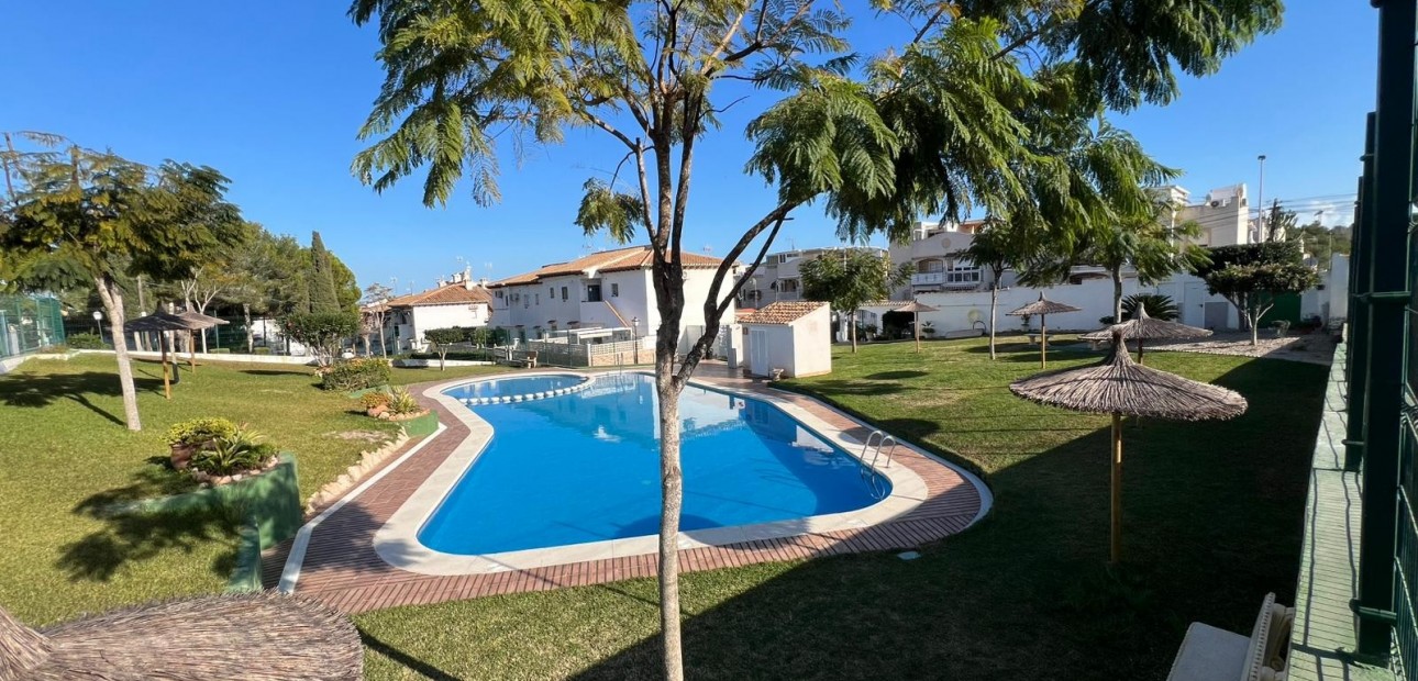 Venta - Adosado -
Torrevieja - Lago Jardin