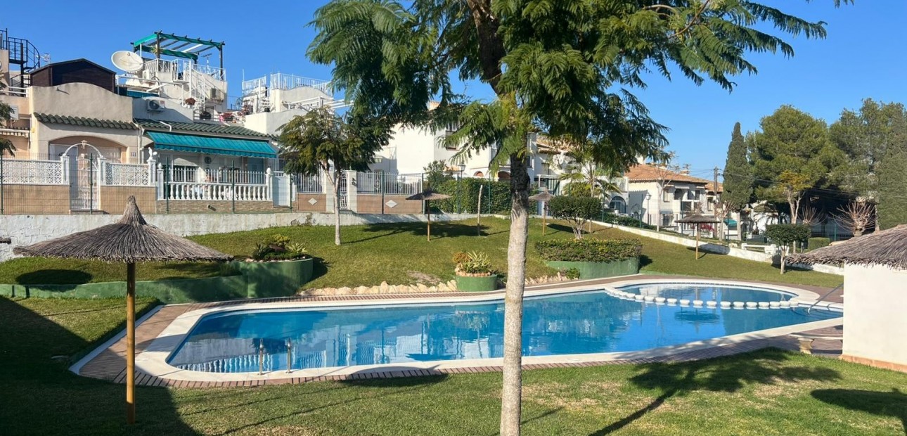 Venta - Adosado -
Torrevieja - Lago Jardin