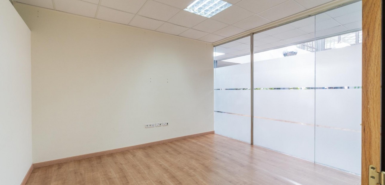 Long time Rental - Commercial Unit -
Orihuela Costa - Playa Flamenca