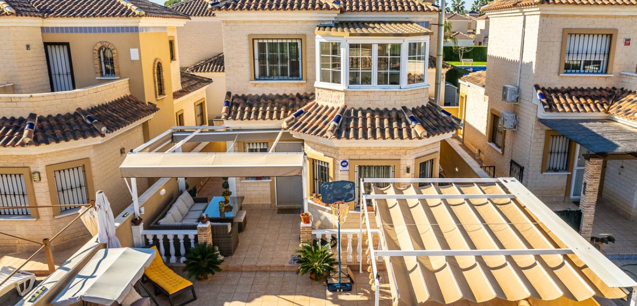 Venta - Villa -
Guardamar del Segura - EL RASO