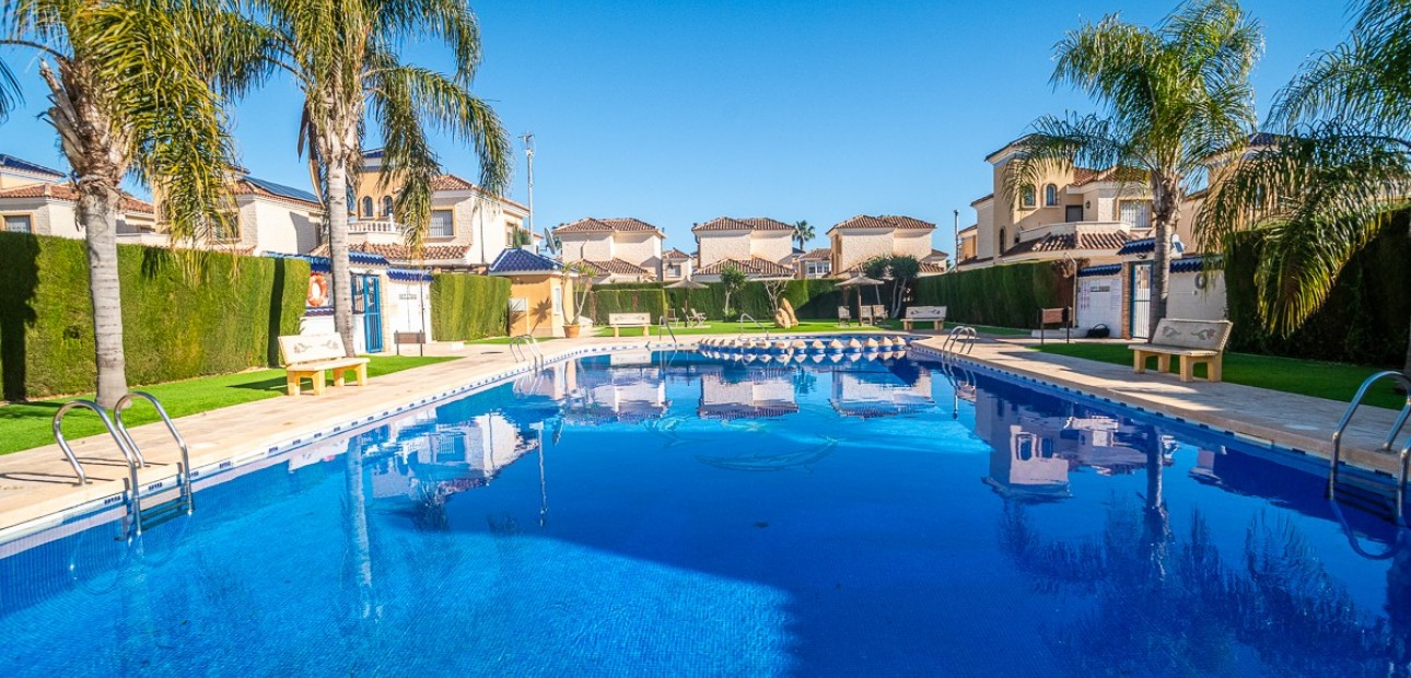 Venta - Villa -
Guardamar del Segura - EL RASO