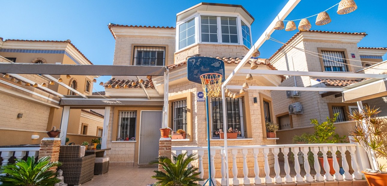 Venta - Villa -
Guardamar del Segura - EL RASO