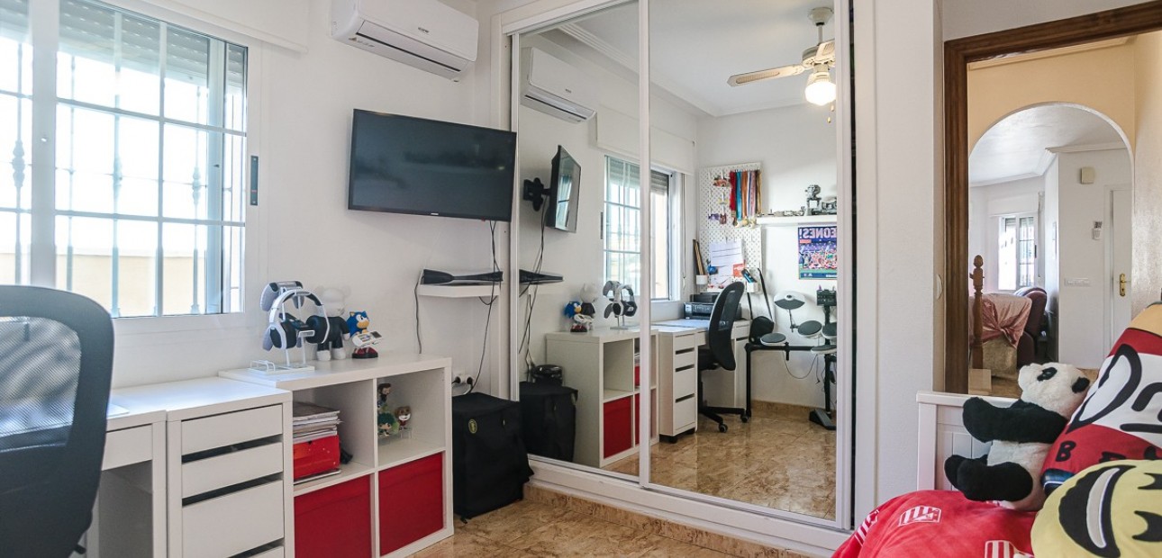 Venta - Villa -
Guardamar del Segura - EL RASO