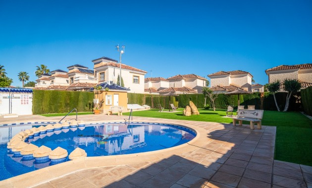 Venta - Villa -
Guardamar del Segura - EL RASO