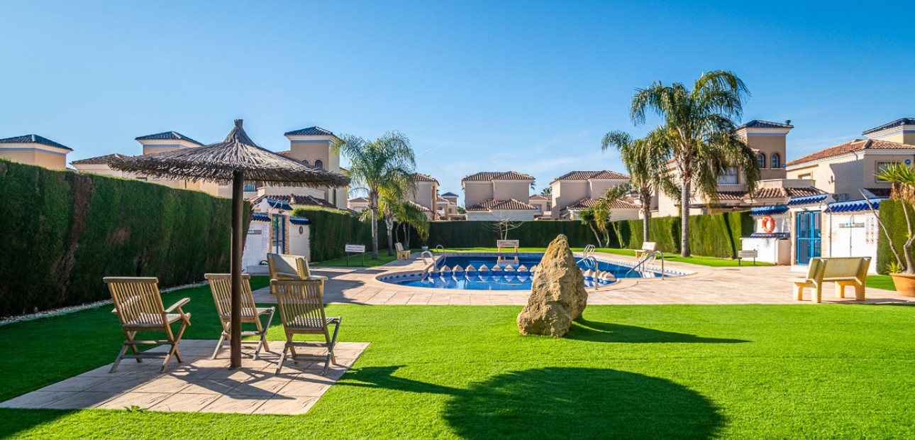 Venta - Villa -
Guardamar del Segura - EL RASO