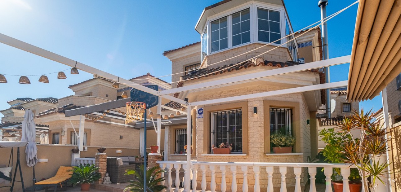 Venta - Villa -
Guardamar del Segura - EL RASO