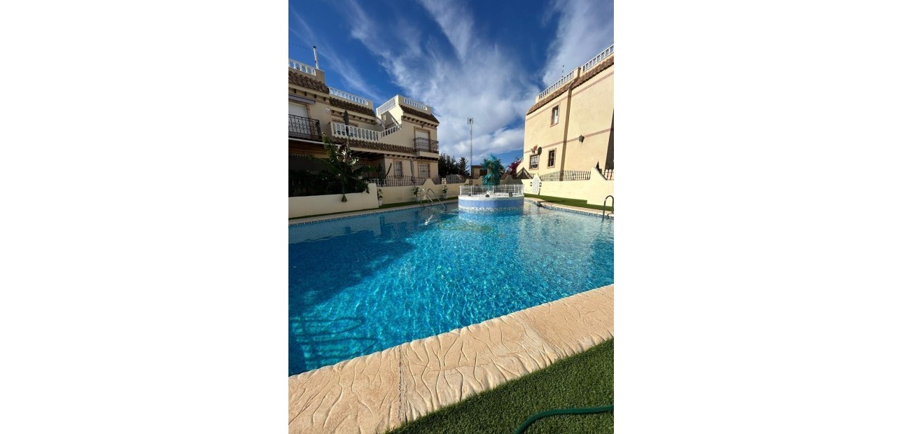 Venta - Terraced house -
Orihuela Costa - Los Almendros-La Florida