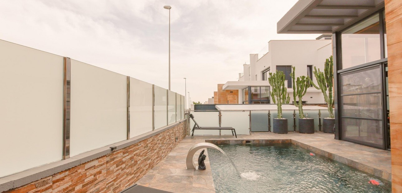 Venta - Villa -
Orihuela Costa - Lomas de Cabo Roig