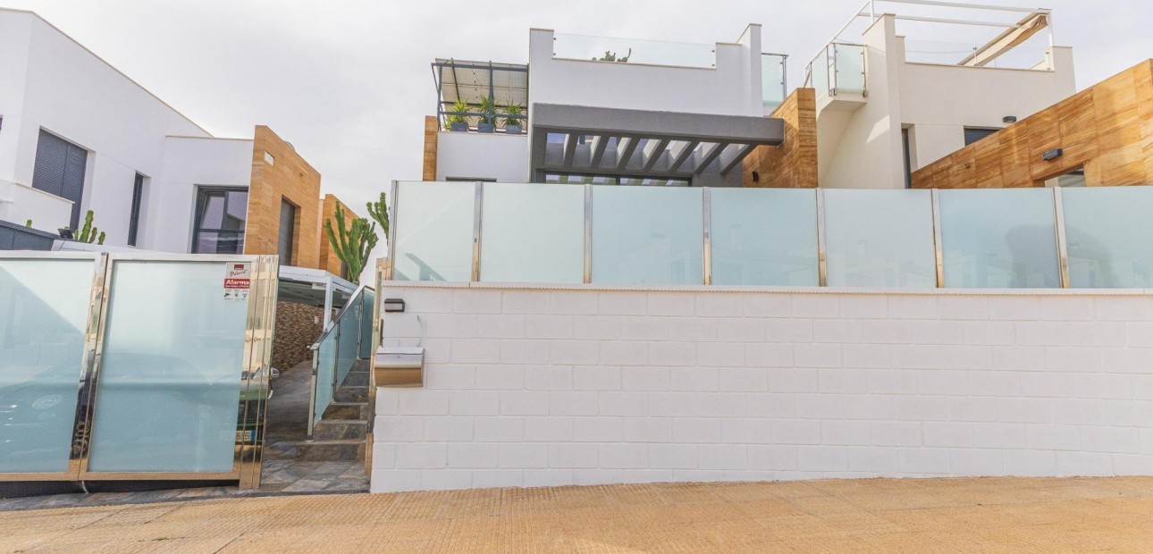Venta - Villa -
Orihuela Costa - Lomas de Cabo Roig