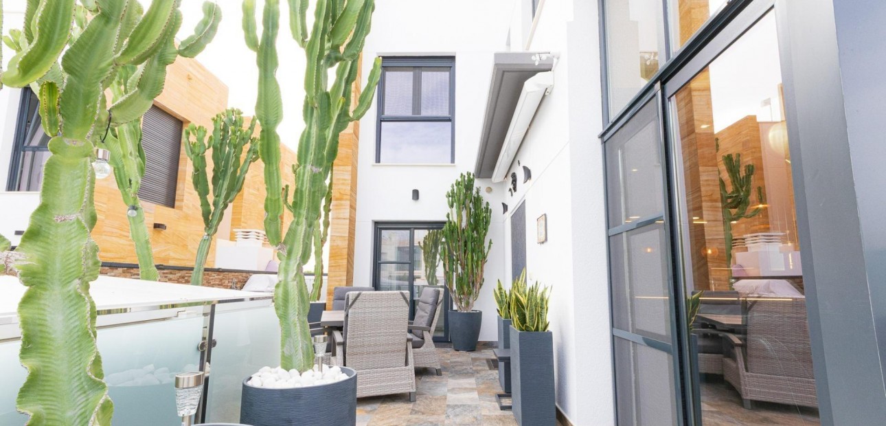 Venta - Villa -
Orihuela Costa - Lomas de Cabo Roig