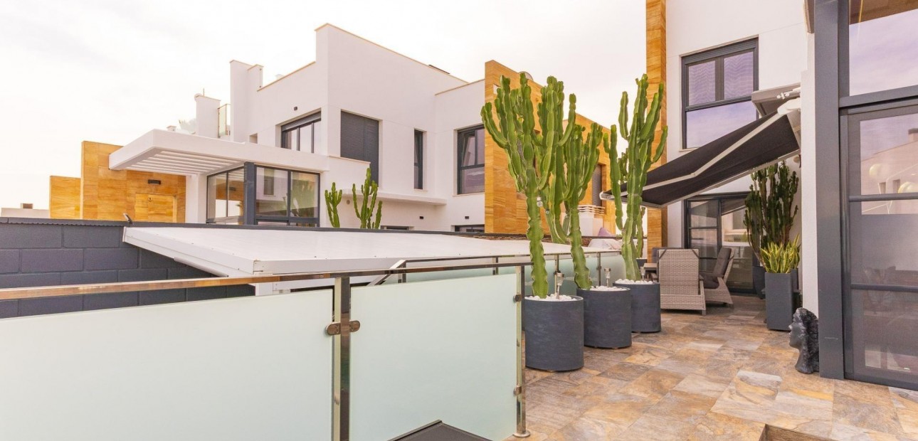 Venta - Villa -
Orihuela Costa - Lomas de Cabo Roig