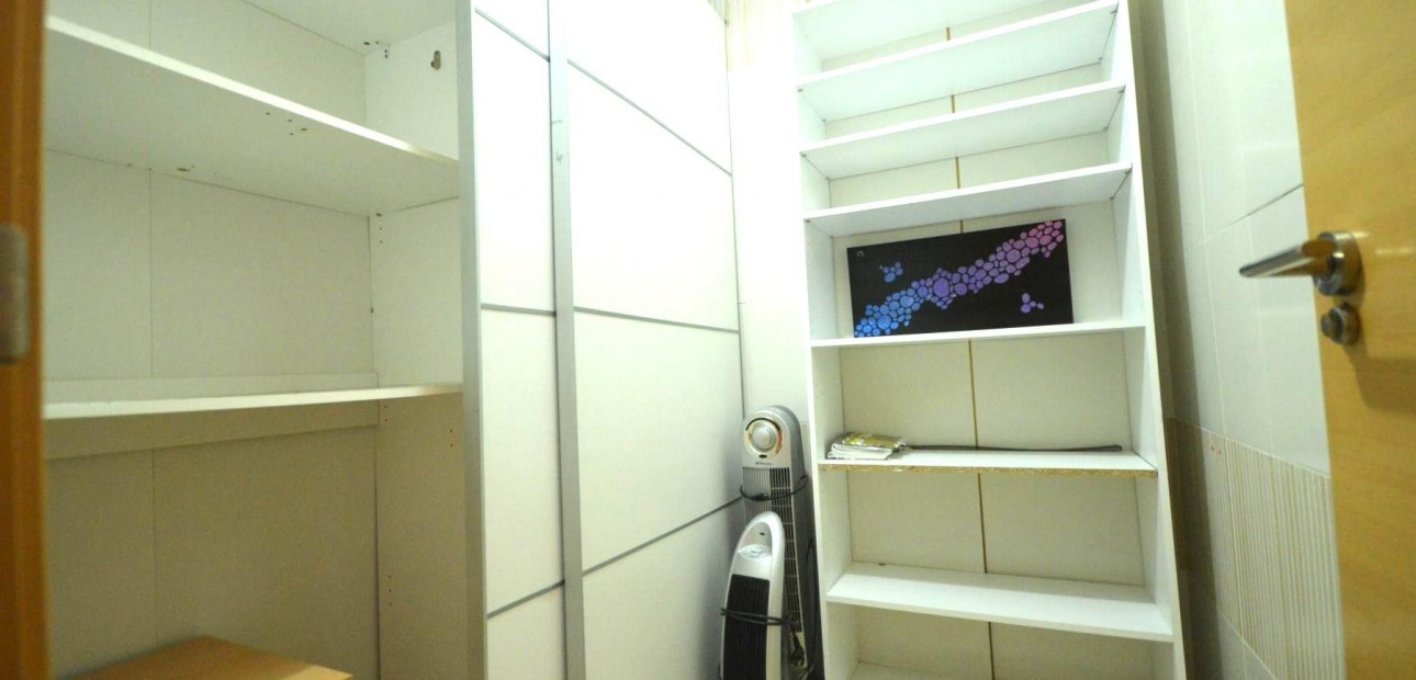 Venta - Apartamento / piso -
Torrevieja - Centro