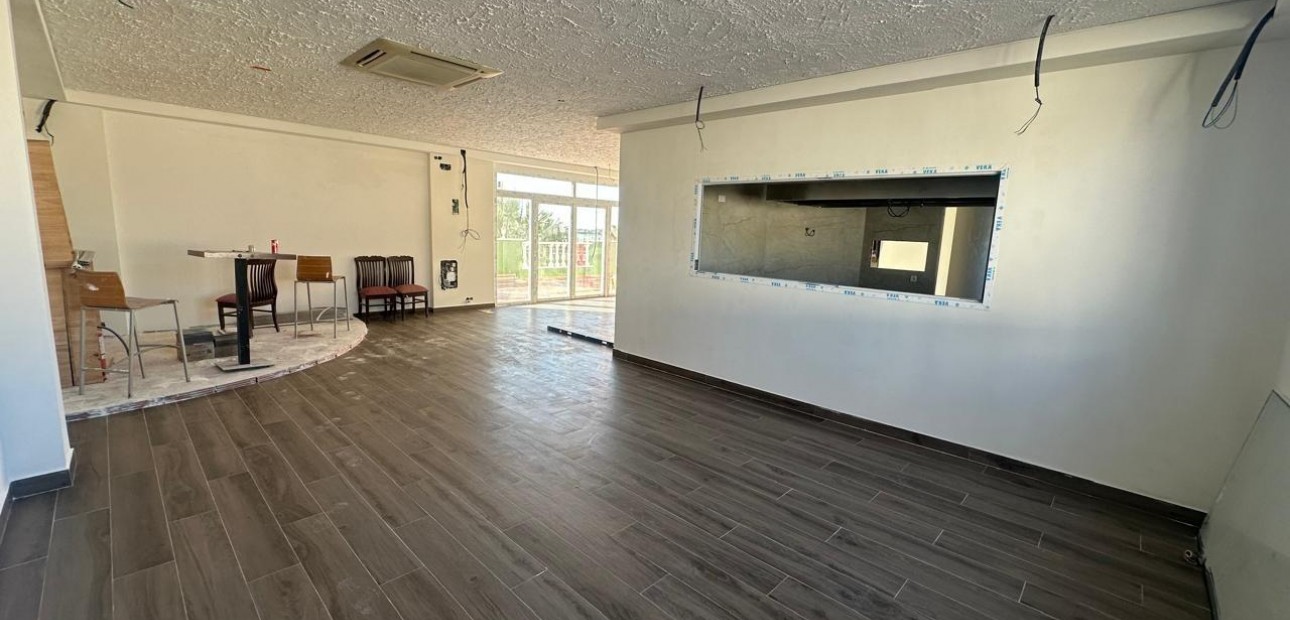 Venta - Commercial Unit -
Orihuela Costa - Lomas de Cabo Roig