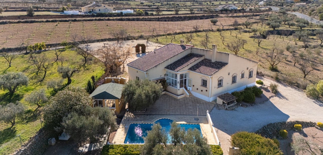 Sale - Finca Country Property -
La Zarza