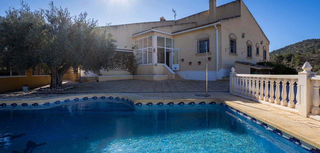 Sale - Finca Country Property -
La Zarza