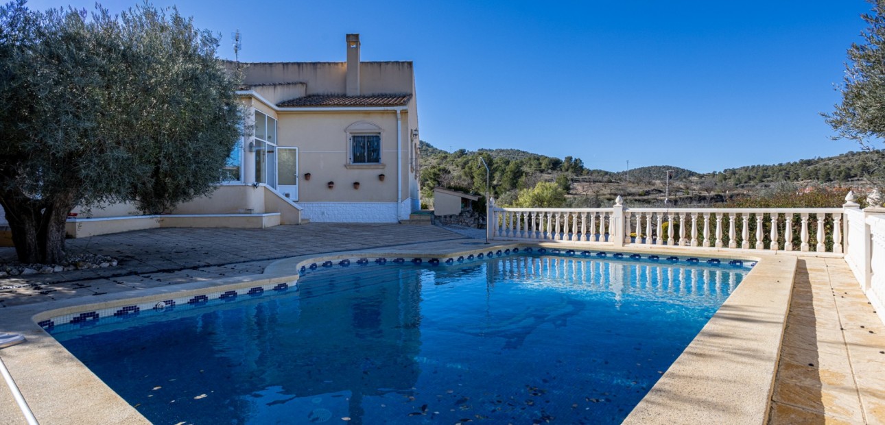 Sale - Finca Country Property -
La Zarza