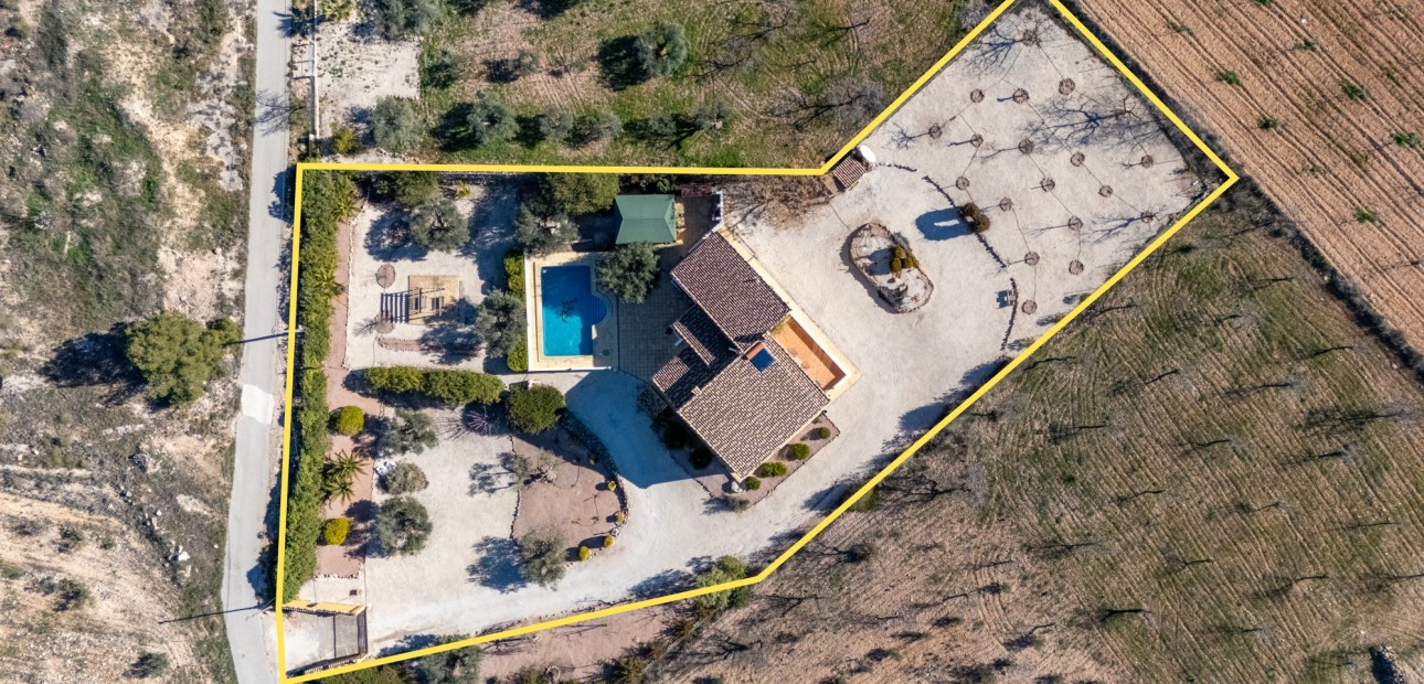 Sale - Finca Country Property -
La Zarza