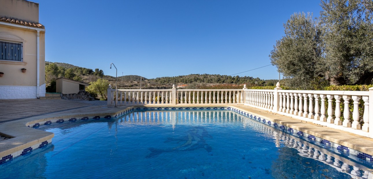 Sale - Finca Country Property -
La Zarza