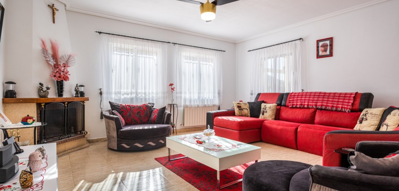 Sale - Finca Country Property -
La Zarza