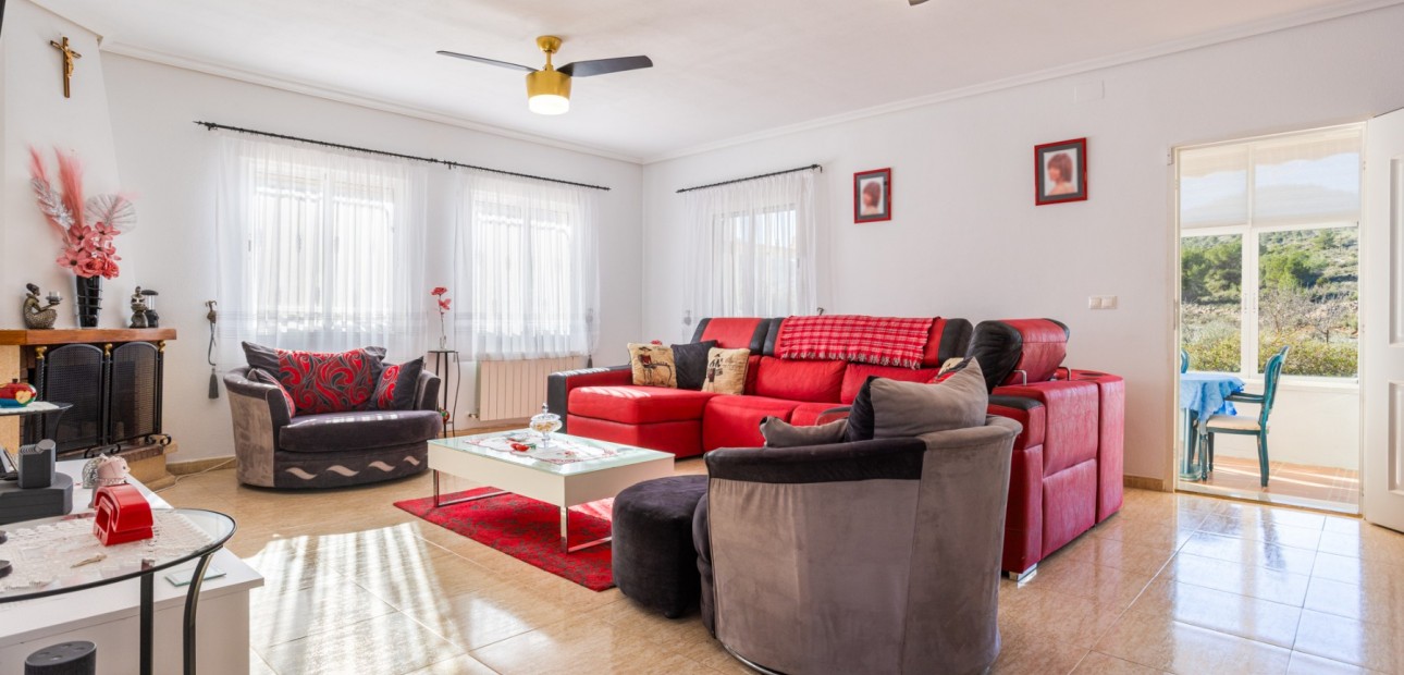 Sale - Finca Country Property -
La Zarza