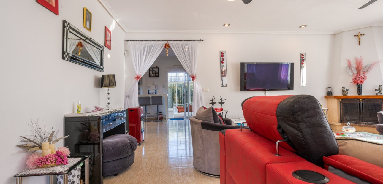 Sale - Finca Country Property -
La Zarza