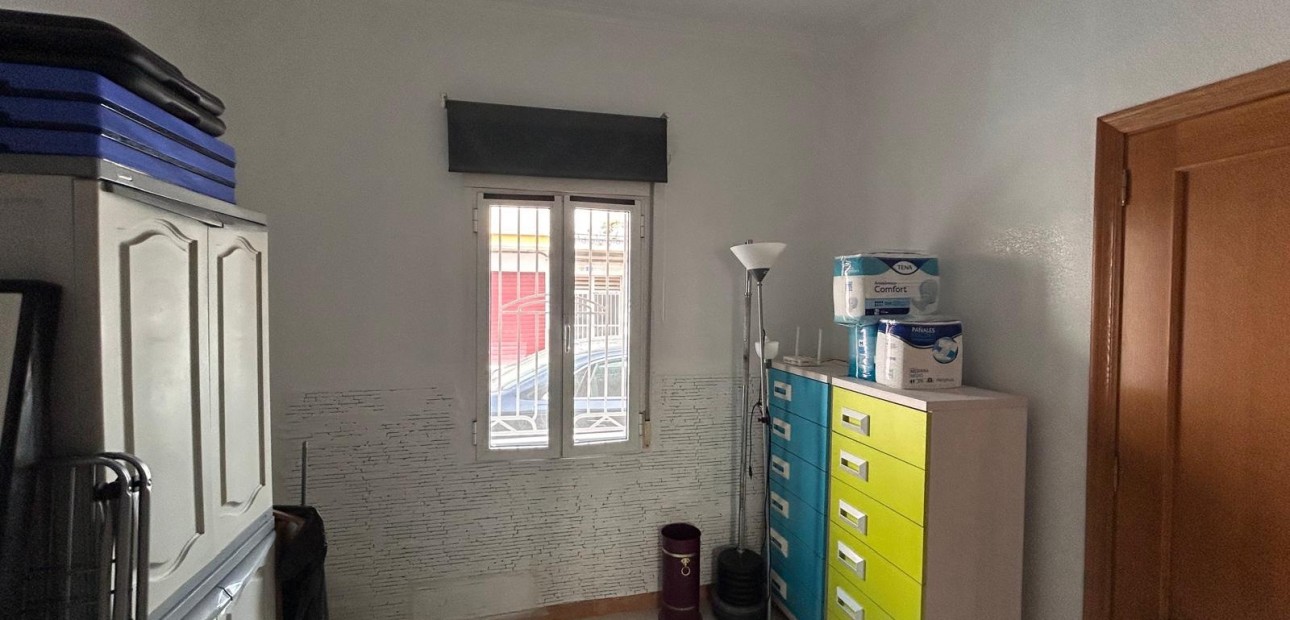 Venta - House -
Jacarilla