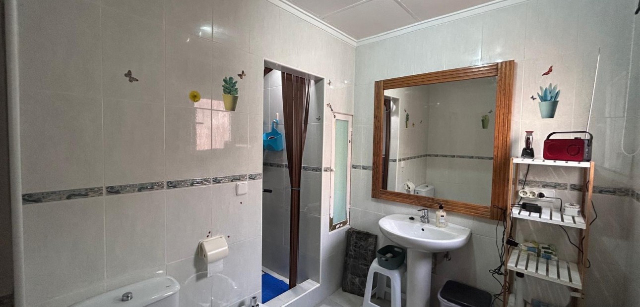 Venta - House -
Jacarilla