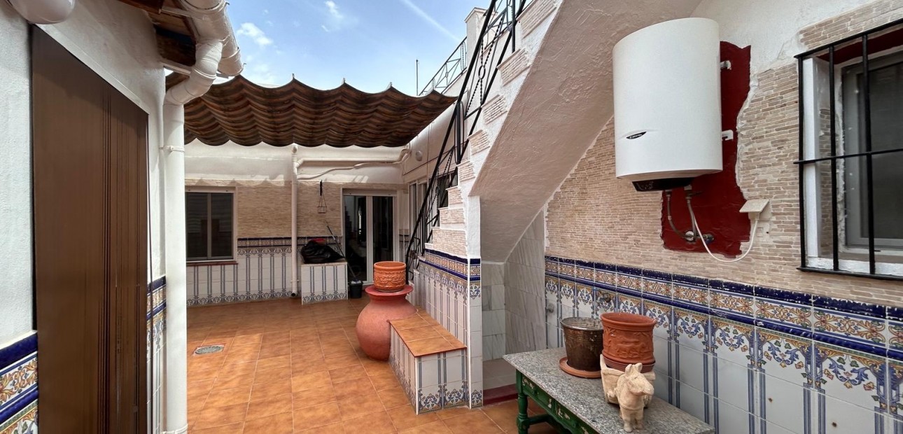 Venta - House -
Jacarilla