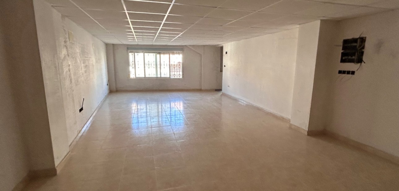 Venta - Commercial (6) -
Jacarilla