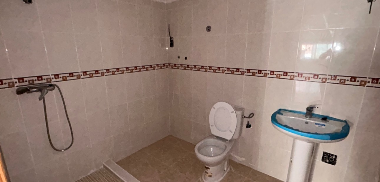 Venta - Commercial (6) -
Jacarilla