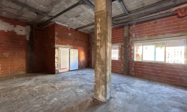 Venta - Commercial (6) -
Jacarilla