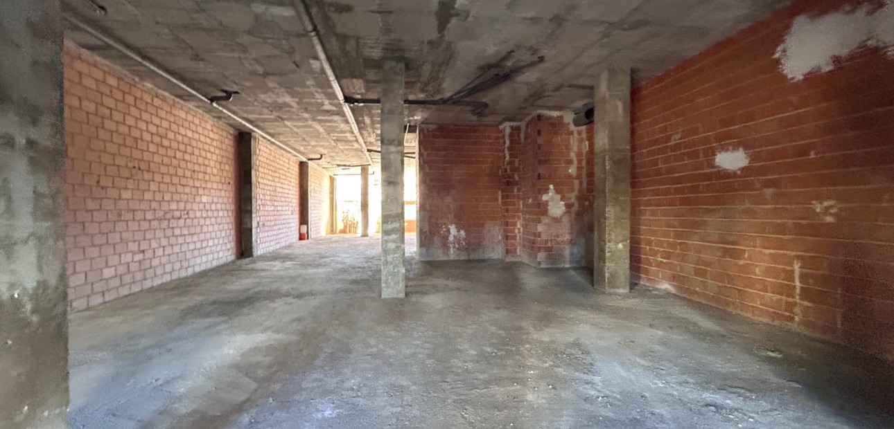 Venta - Commercial (6) -
Jacarilla