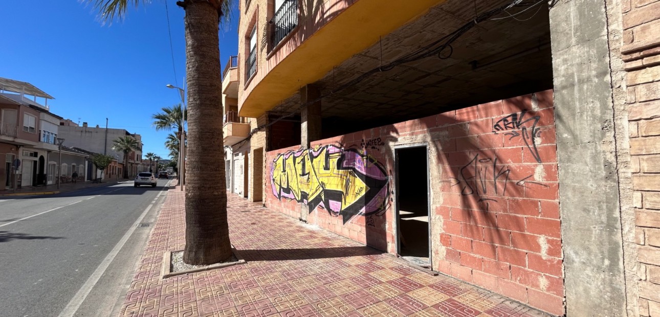 Venta - Commercial (6) -
Jacarilla