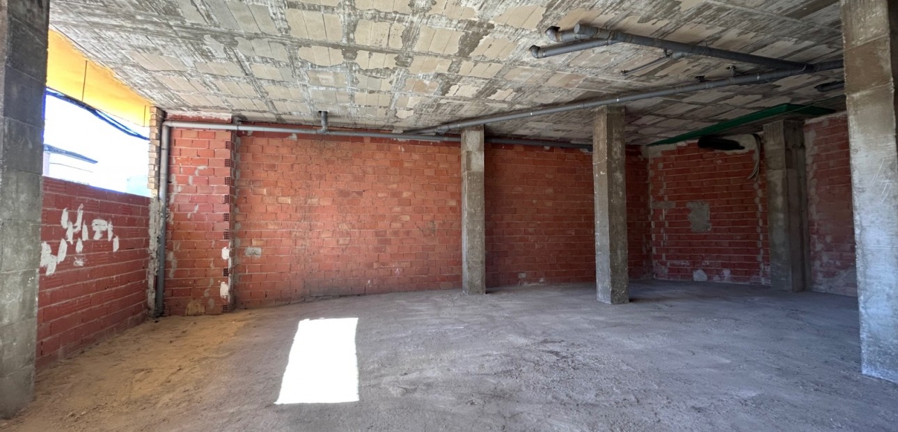 Venta - Commercial (6) -
Jacarilla