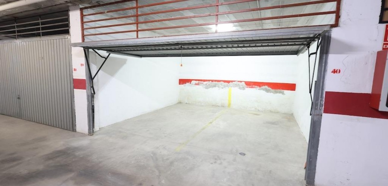 Sale - Garage -
Torrevieja - Los Frutales