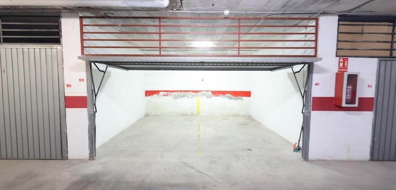 Sale - Garage -
Torrevieja - Los Frutales