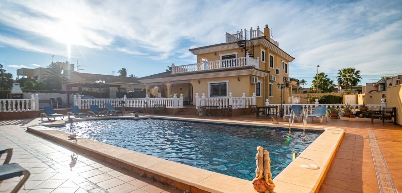 Herverkoop - Villa -
Torrevieja - LOS BALCONES - LOS ALTOS