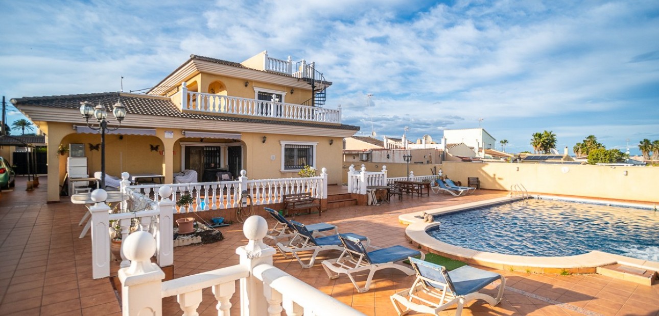 Herverkoop - Villa -
Torrevieja - LOS BALCONES - LOS ALTOS