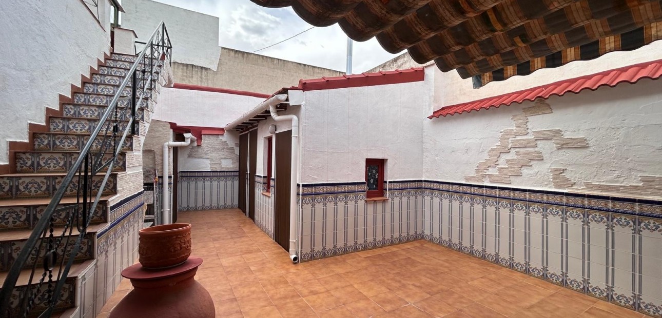 Venta - House -
Jacarilla