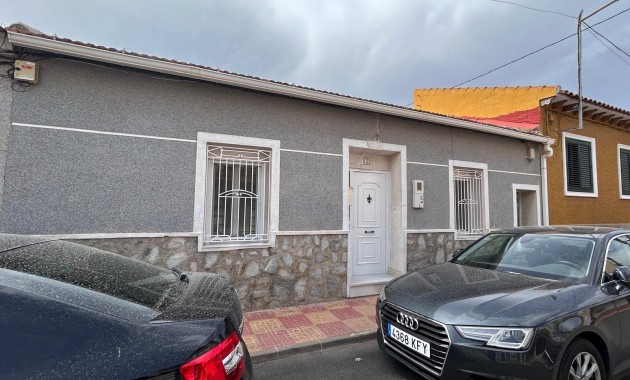 Venta - House -
Jacarilla