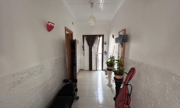 Venta - House -
Jacarilla