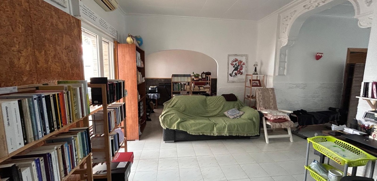 Venta - House -
Jacarilla