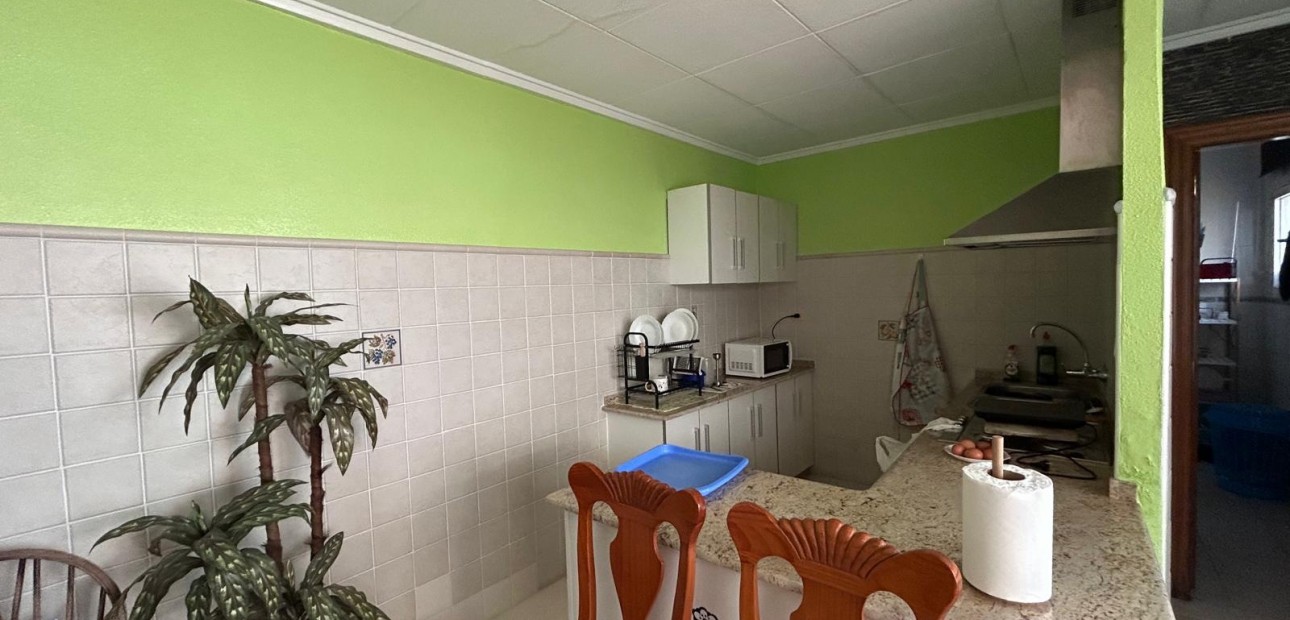 Venta - House -
Jacarilla
