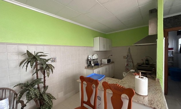 Venta - House -
Jacarilla