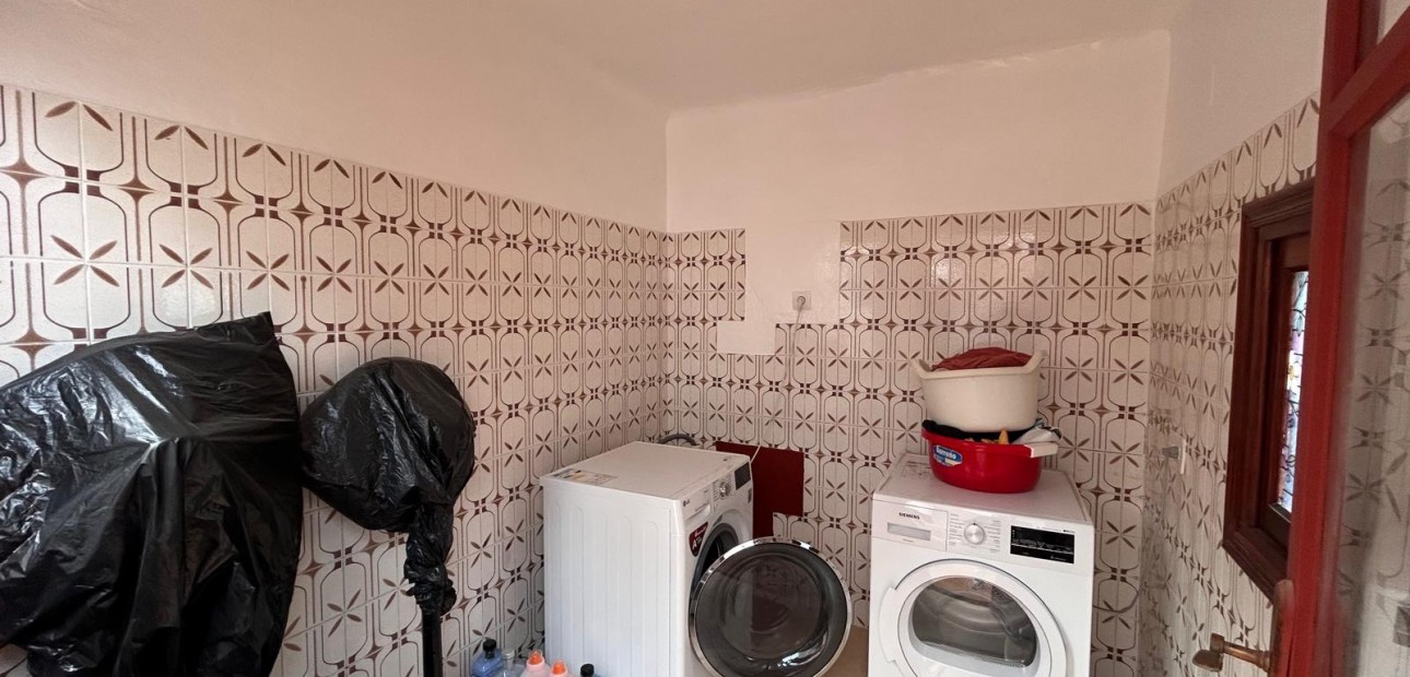 Venta - House -
Jacarilla