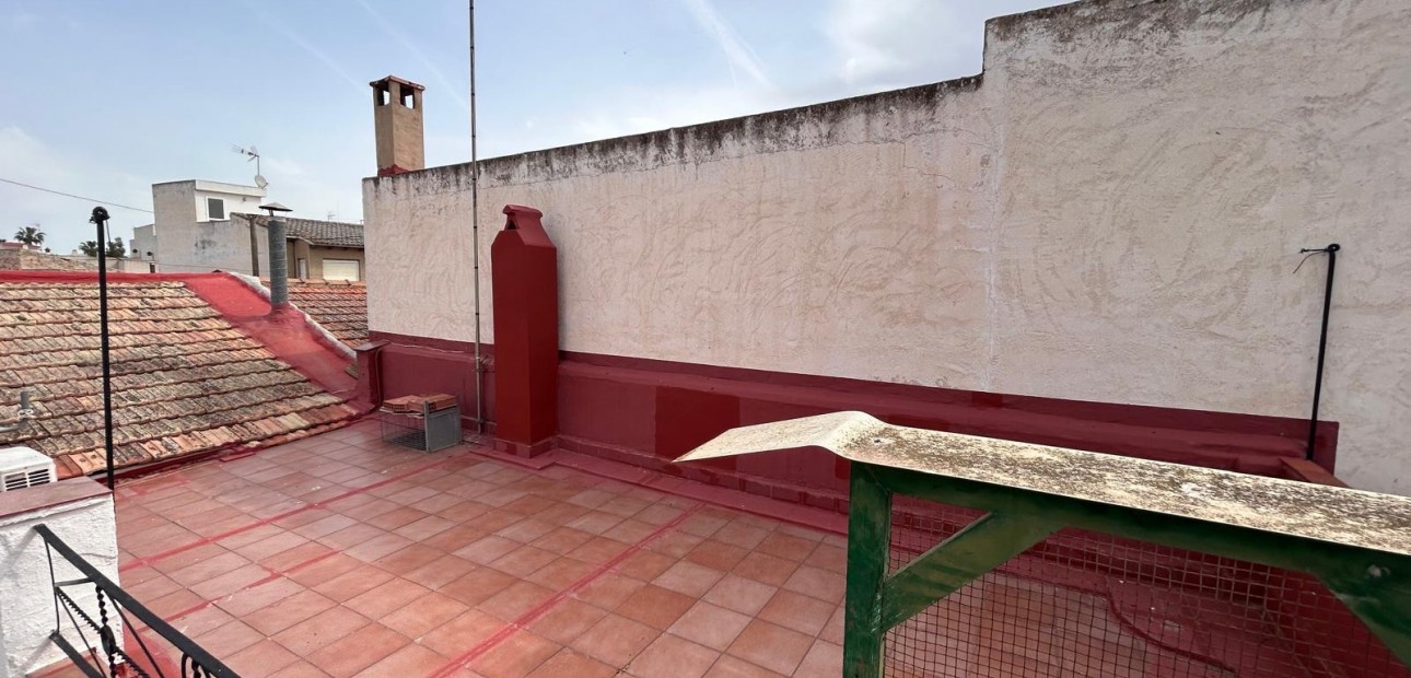 Venta - House -
Jacarilla