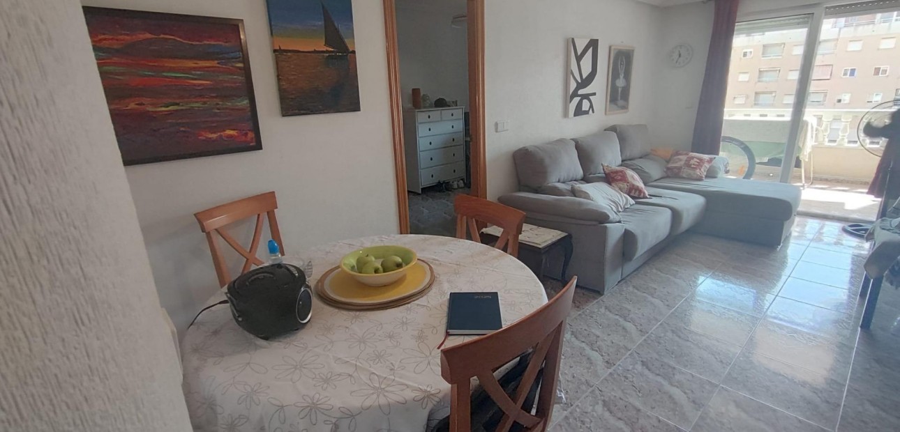 Herverkoop - Appartement / flat -
Torrevieja - Estacion de autobuses