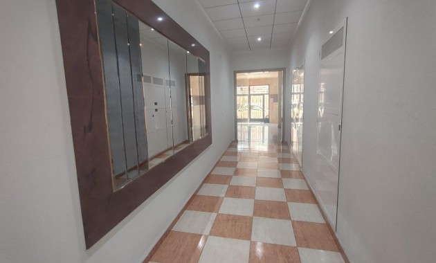 Herverkoop - Appartement / flat -
Torrevieja - Estacion de autobuses