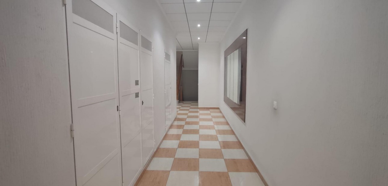 Herverkoop - Appartement / flat -
Torrevieja - Estacion de autobuses